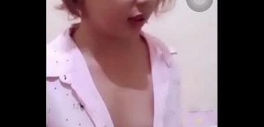  Indo girl live show her nipple